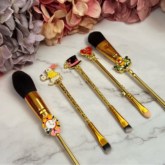 Alice in Wonderland Gold 5 Piece Makeup Brush Set - Picture 10 of 17